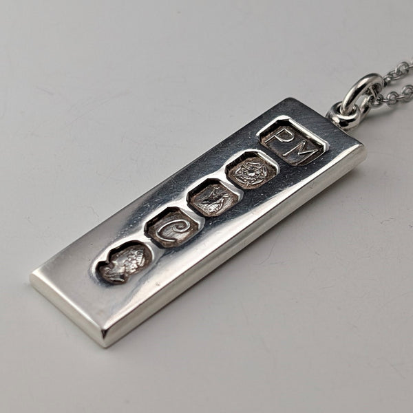 1977 British Britannia silver ingot pendant, 1/2 troy ounce, with necklace